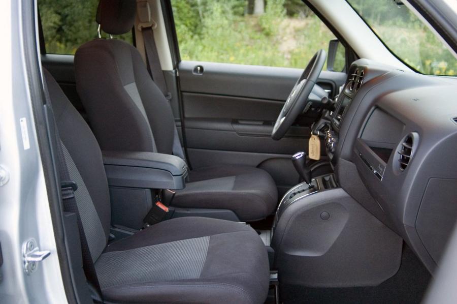  Jeep Patriot 2012 года  (фото 24 из 40)